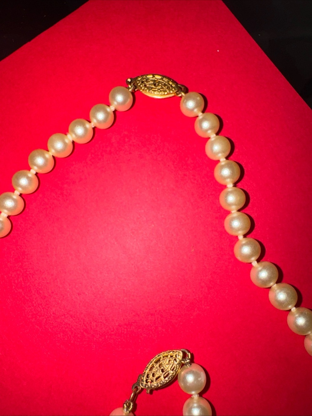 Classic Cultured Pearl Necklace in Light ivory - Picture 3 of 6
